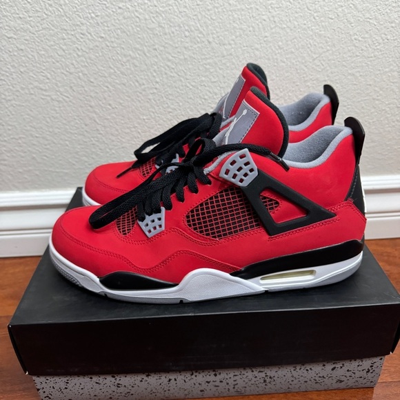 Jordan 4 Retro Toro Bravo Size 10.5 - Picture 5 of 8
